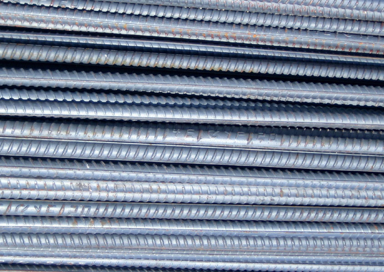 A barra HRB335 de aço laminada a alta temperatura deformou a barra de aço para a construção civil