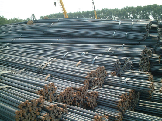 Os encaixes de tubulação laminados a alta temperatura do aço carbono de HRB335 HRB500 deformaram o Rebar de aço